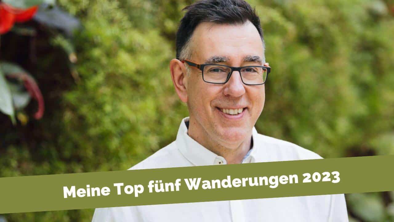 Ignacio Garcia vor grüner Wand