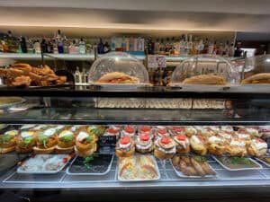 Pintxos in einer Bar
