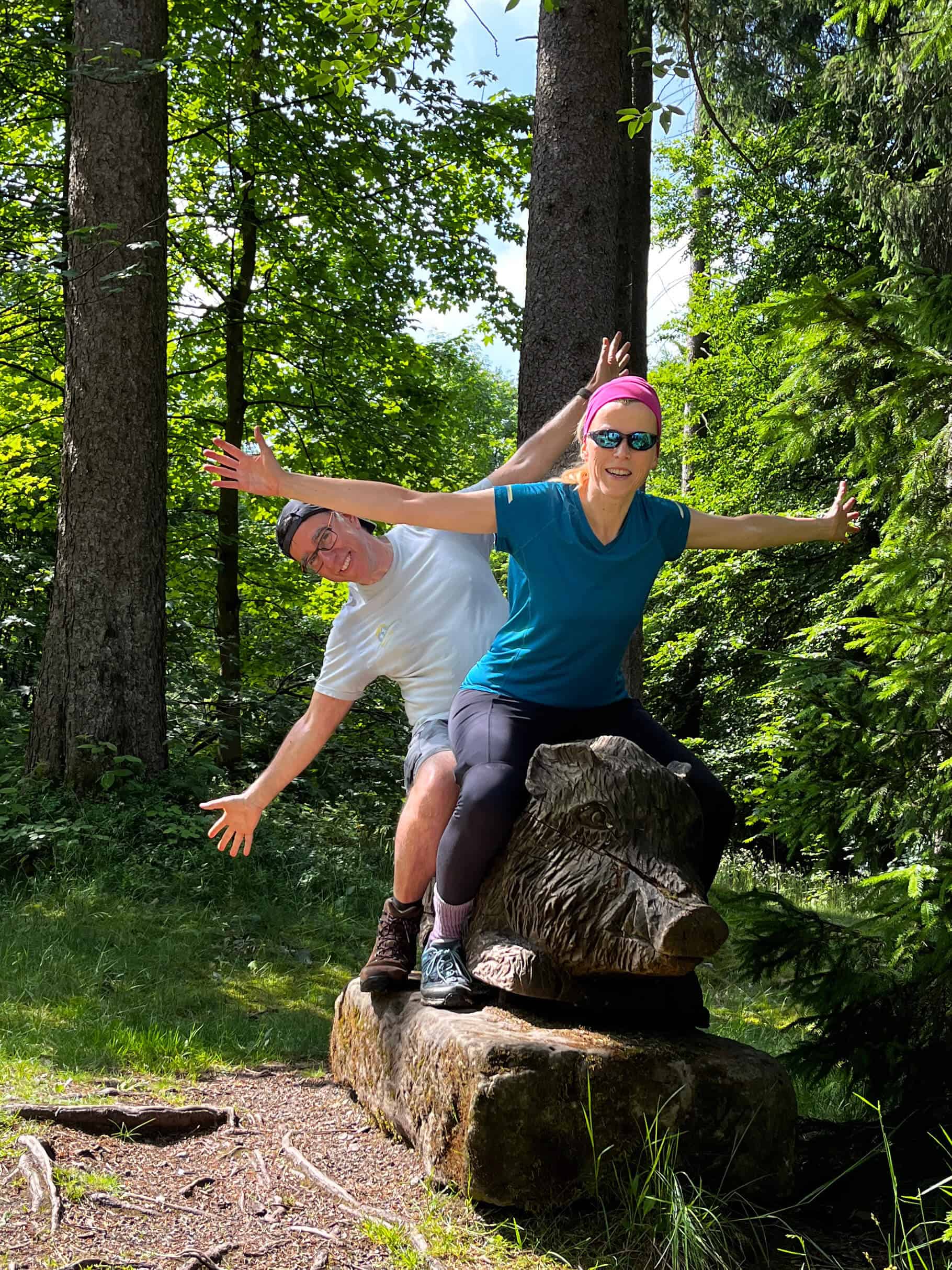 2 Personen sitzend